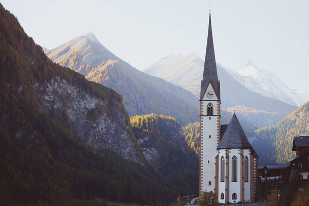 famous church at the Heiligenblut town at the austrian alpine Grossglockner road  at the autumn da - 写真・画像