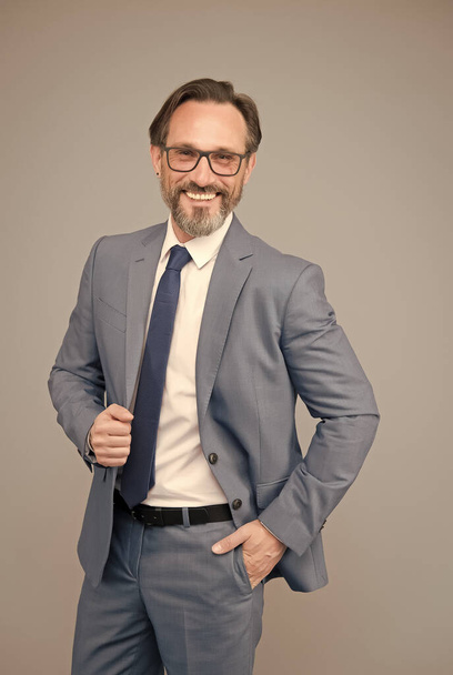 Feeling happiness. male glasses fashion. representative university professor. happy mature school teacher. ceo business coach. lawyer completed his outfit with glasses. adult man has eyeglasses - Fotoğraf, Görsel
