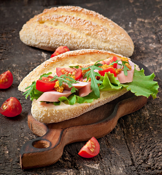 Sandwich sur planche en bois
 - Photo, image