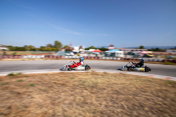 Karting αγώνες με την τεχνική τηγάνι (Go-Kart) - Φωτογραφία, εικόνα