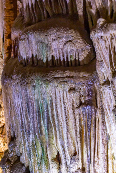 A belső udvarra Karaca barlang található, Cebeli Village, Torul Town, Gumushane city, Törökország - Fotó, kép