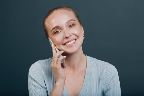 Adult young woman smile portrait in studio mobile phone - Valokuva, kuva