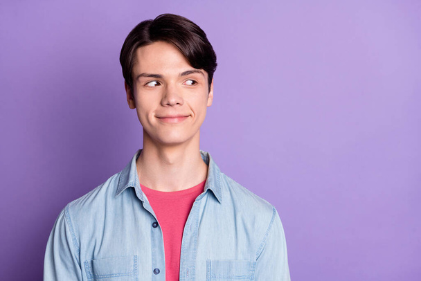 Photo of young handsome man happy positive smile curious look empty space isolated over violet color background - Valokuva, kuva