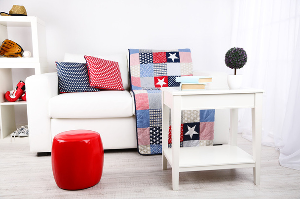 White couch with multicolor pillows and plaid in modern living room - Foto, immagini