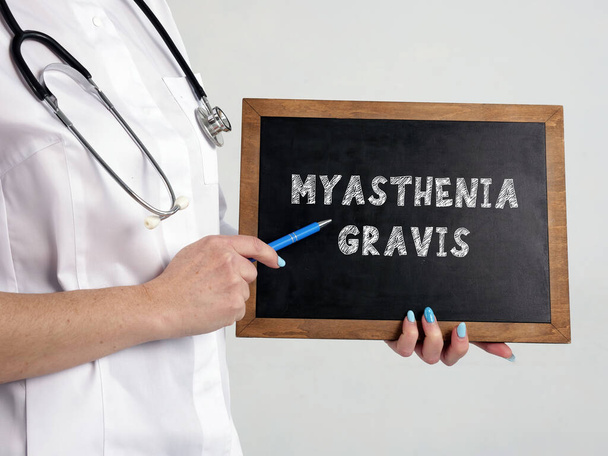  MYASTHENIA GRAVIS nápis na černém kance - Fotografie, Obrázek