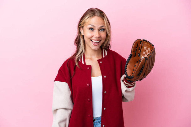Player Russian woman with baseball glove isolated on pink background with surprise facial expression - Foto, imagen