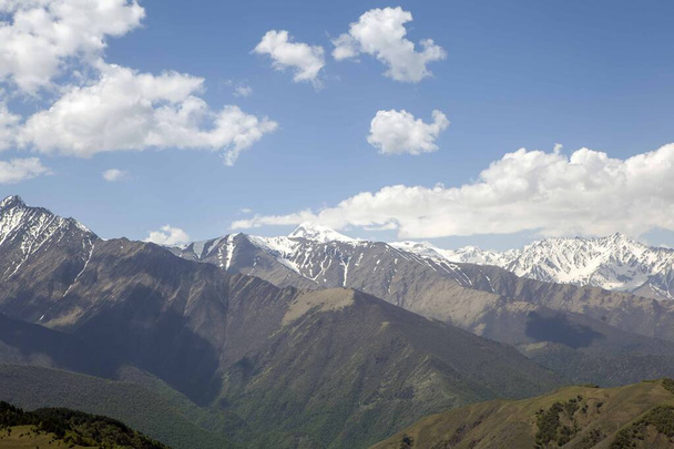 Живописные пейзажи в верховьях ущелья Джейрах. Республика Ингушетия, Россия. 15 мая 2021 года - Фото, изображение