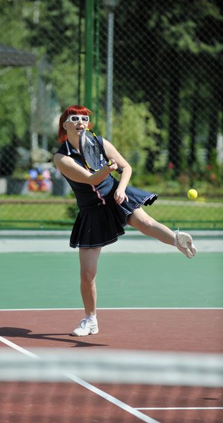 Young woman play tennis game outdoor - Foto, Bild