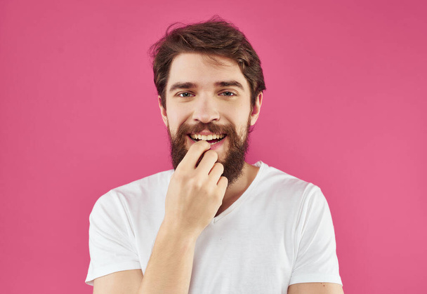 bearded man in a white t-shirt surprised look Lifestyle - Foto, imagen