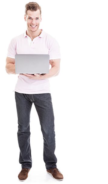 Молодой человек, работающий на ноутбуке - полный снимок и изолированный
 - Фото, изображение