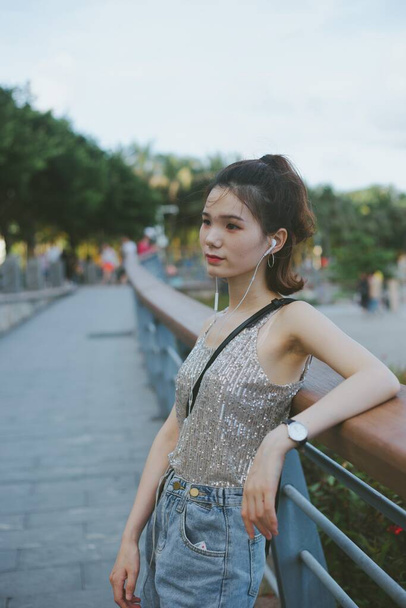 portrait of a young beautiful asian woman in a park - Foto, Imagem