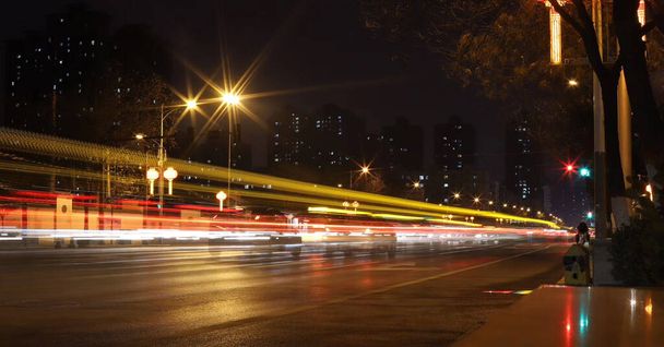 traffic in the city at night - Zdjęcie, obraz