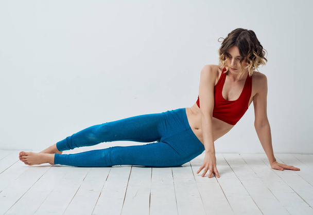 atletyczna kobieta trening stretch asana aktywny styl życia - Zdjęcie, obraz