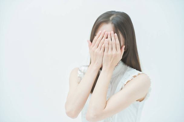 Asiática jovem mulher com um olhar estressado - Foto, Imagem