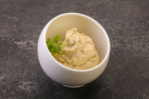 Veganes Essen - Humus-Dip mit Olivenöl - Foto, Bild