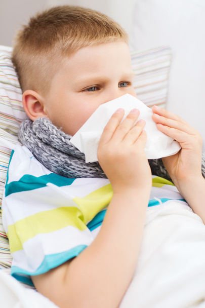 ill boy with flu at home - Foto, Imagem