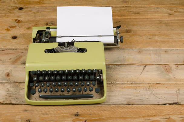 Old typewriter with paper - Foto, imagen