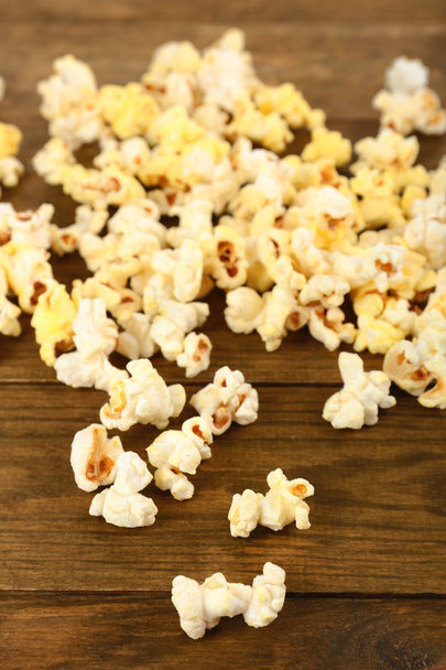 Popcorn on wooden table - Foto, Imagem