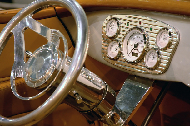 Винтажный классический автомобиль
 - Фото, изображение