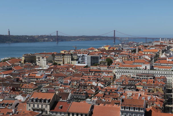 панорамний вид на місто Лісбон, Португалія
 - Фото, зображення