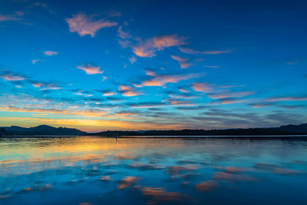 Sunrise waterscape with clouds over Brisbane Waters in Woy Woy on the Central Coast, NSW, Australia. - Φωτογραφία, εικόνα