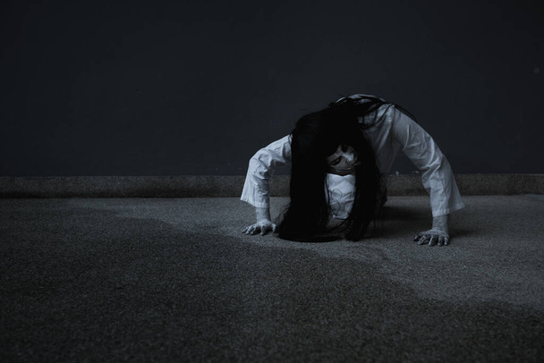 Woman ghost horror creepy her is crawling, halloween concept - Fotografie, Obrázek