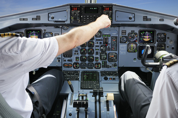 πιλότοι στο πιλοτήριο αεροπλάνο - Φωτογραφία, εικόνα