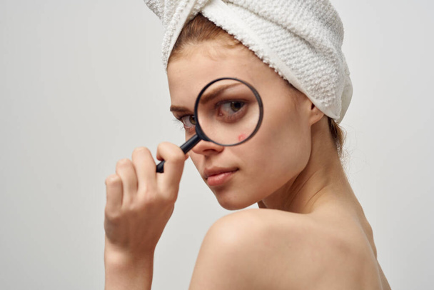 pretty woman with a magnifying glass in hand dermatology isolated background - Φωτογραφία, εικόνα