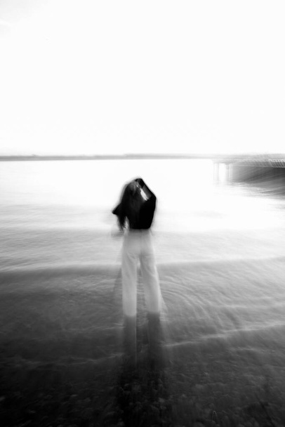 walking on the sea, blurry and fuzzy black and white film photography, body parts and water - Foto, Imagem