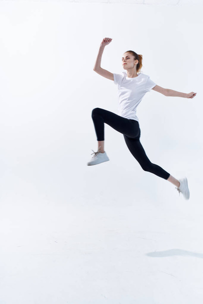 sport femme saut entraînement fitness cardio exercice - Photo, image