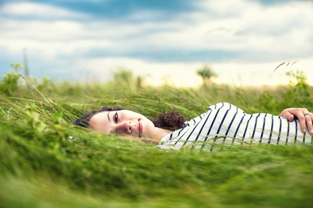 Girl in a grass - Zdjęcie, obraz