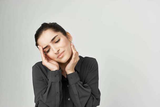 woman migraine stress negative light background - Foto, Imagem