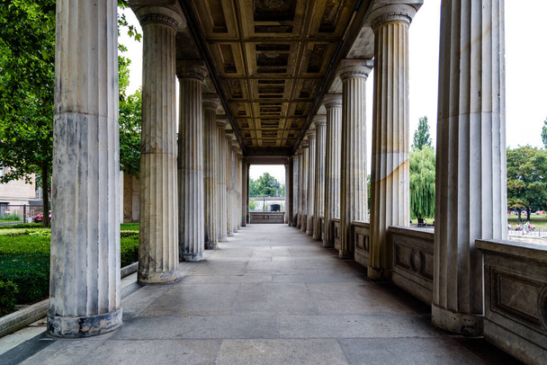 Colonnade in the Alte Nationalgalerie museum in Berlin - 写真・画像