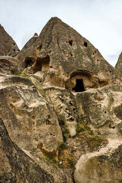 Antiguo monasterio cueva en Cavusin, Capadocia, Turquía
 - Foto, imagen