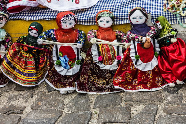 traditionele handgemaakte poppen in Turkse folk kostuums in Turkije. - Foto, afbeelding