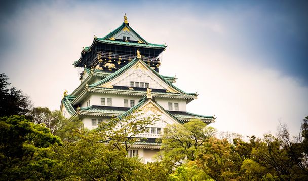 Замок Осака в пасмурный день, Япония
 - Фото, изображение