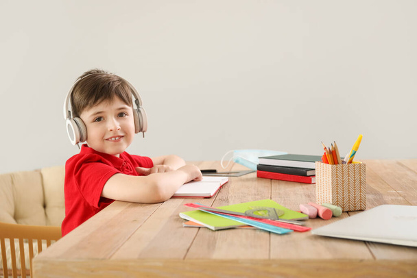 Little boy studying online at home - Foto, imagen