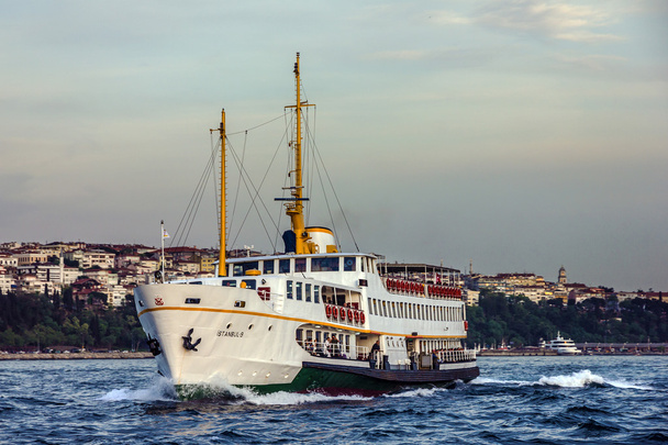 βάρκα στο Βόσπορο, Κωνσταντινούπολη, Τουρκία - Φωτογραφία, εικόνα