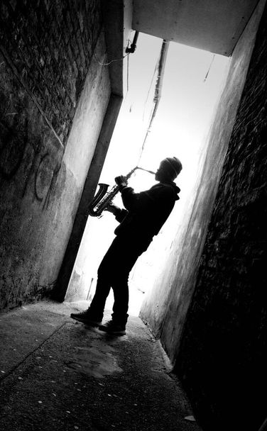 street sax player in silhouette - Zdjęcie, obraz
