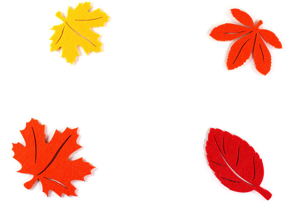Amarillo naranja hojas rojas de otoño, marco de borde, planta artificial, planta de otoño  - Foto, imagen