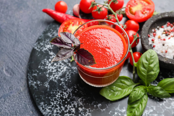 Glass of tasty tomato juice on dark background - Фото, зображення