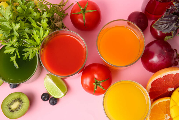 Glasses with healthy juice, fruits and vegetables on color background - Φωτογραφία, εικόνα