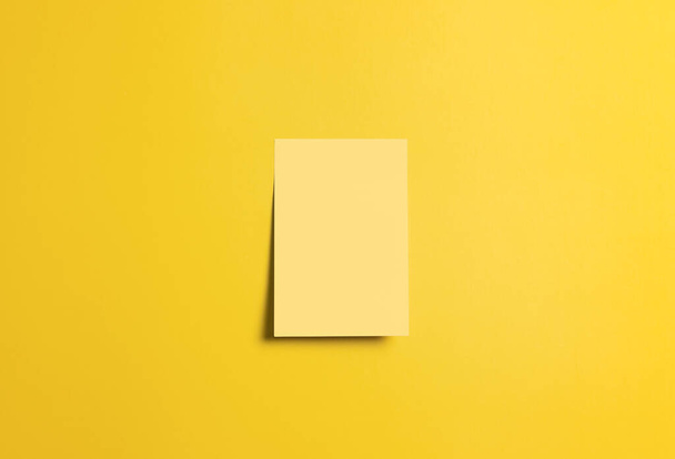 blank adhesive sticky note memory notepad on a board - Φωτογραφία, εικόνα