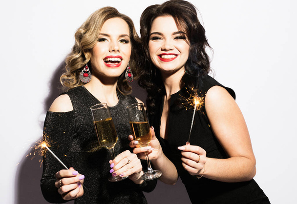 Couple of Two Rich Women Laughing with Crystal of Champagne and Sparkle . - Foto, afbeelding