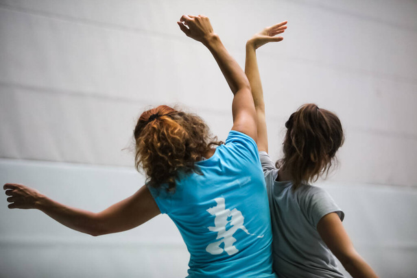 dancers movement contact improvisation performance - Foto, Bild