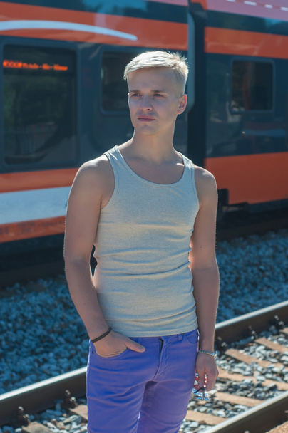Man on the background of the train - Fotoğraf, Görsel