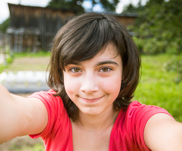 Adolescente prenant un autoportrait
 - Photo, image