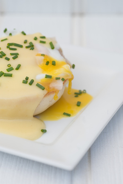 Benedykt jaja, tosty angielskie babeczki szynka, jajka i holla - Zdjęcie, obraz