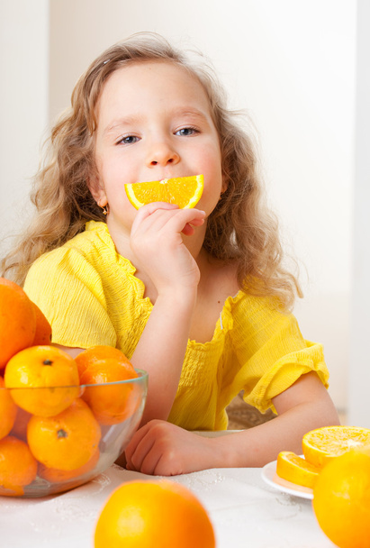 Child with oranges - Photo, image