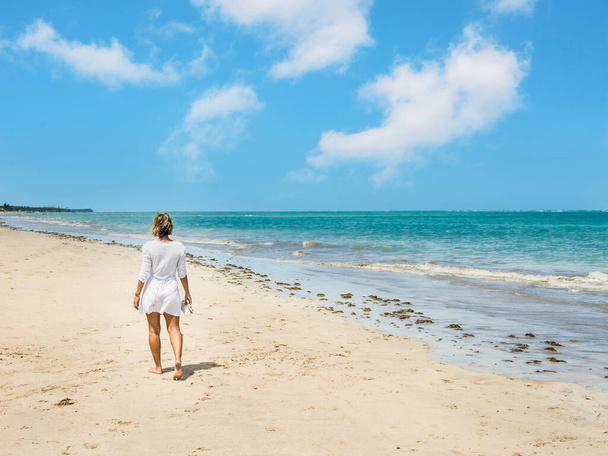 attractive woman walking along beach on a summer day, Maragogi, Alagoas - Foto, Imagem